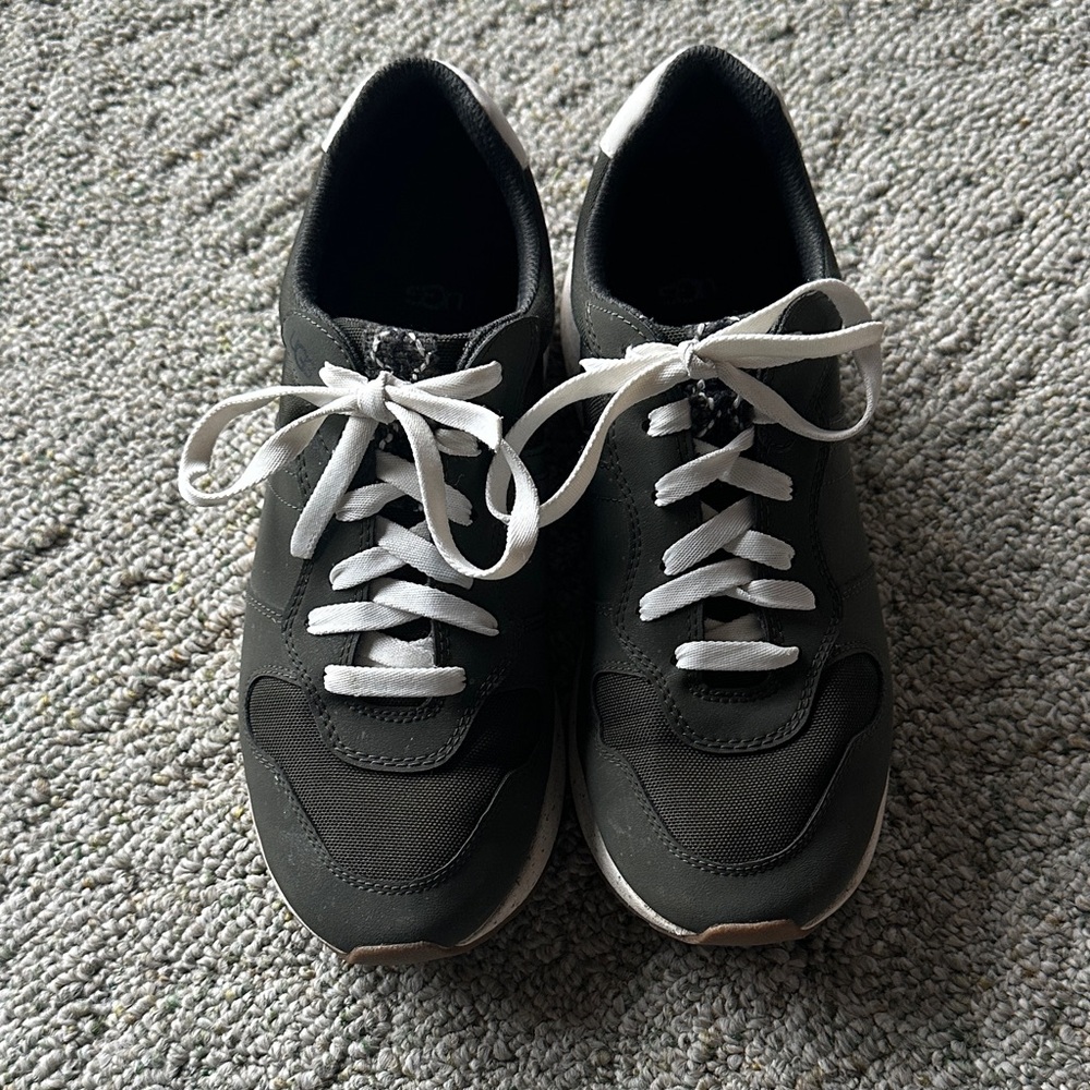 UGG women's walking shoes sneakers 8.5 dark green